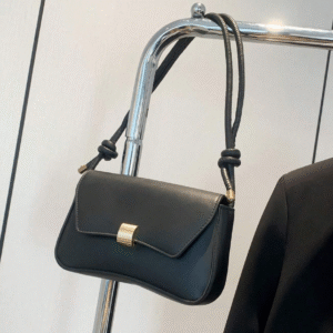 Negro Urbano – Bolso Compacto con Cierre Dorado